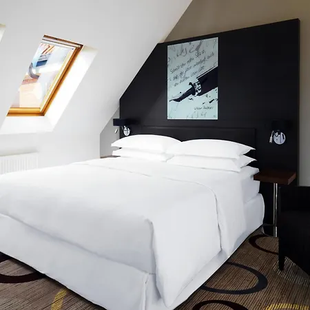 מלון Sheraton Pelikan 4*