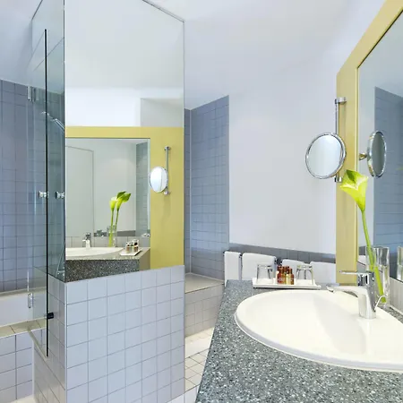 מלון Sheraton Pelikan 4*