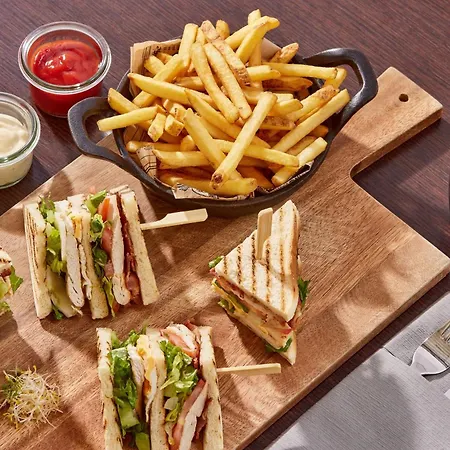 מלון Sheraton Pelikan